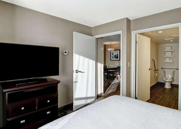 Hampton Inn & Suites By Hilton Calgary-Airport