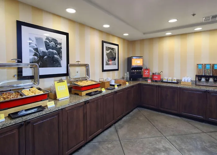 Hampton Inn & Suites Tucson Mall