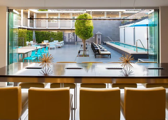 Hotel Lucent