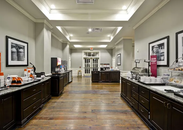 Hampton Inn & Suites Savannah Historic District