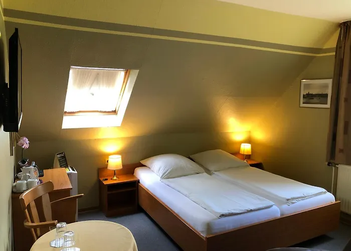 Garni Hotel-Pension Holum