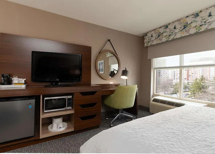 Hampton Inn & Suites Arlington Crystal City Dca