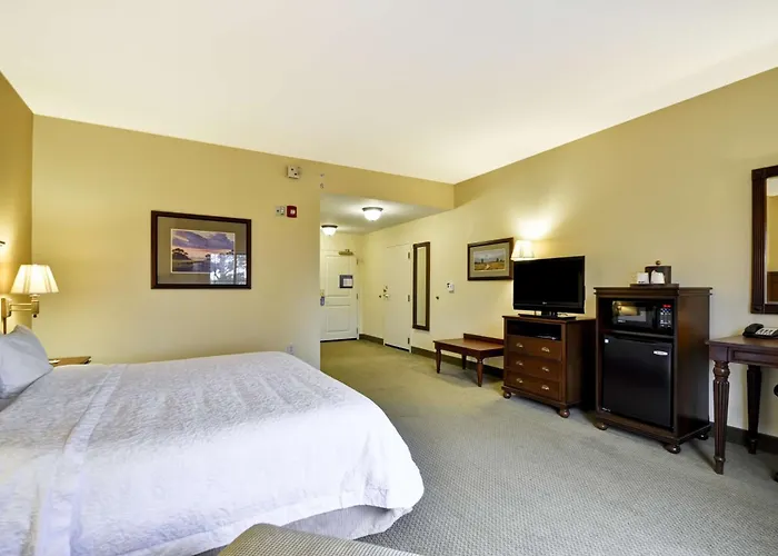 Hampton Inn & Suites North Charleston-University Boulevard