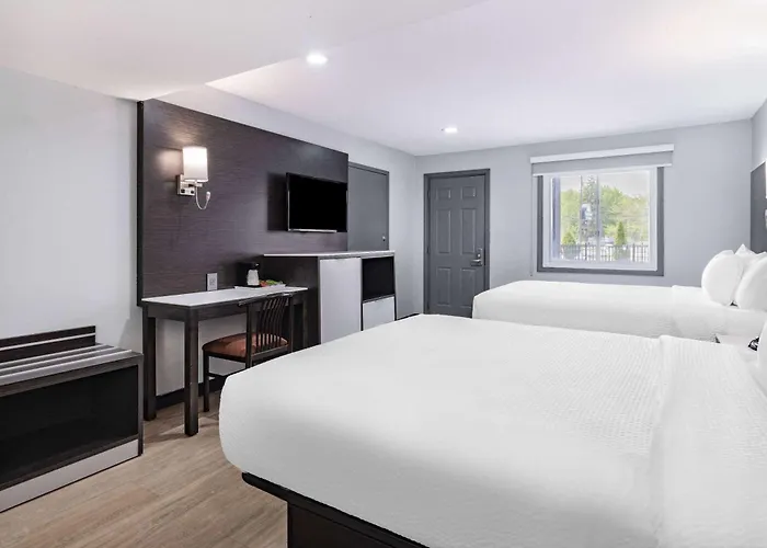 Days Inn & Suites By Wyndham Niagara Falls/Buffalo