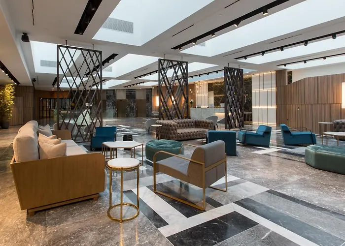 Hotel Giralda Center
