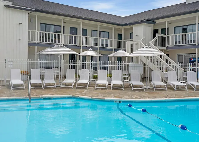A Wave Inn - Montauk