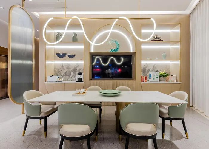 Xinhuating Business Hotel