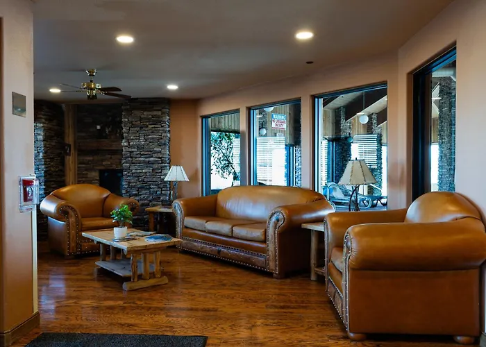 Pinedale Hotel & Suites