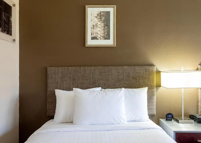 Grandstay Hotel & Suites