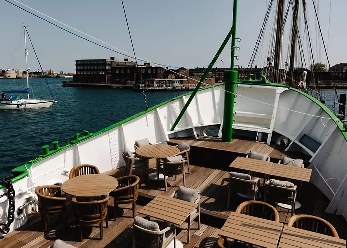 Rooms At Haslar Marina