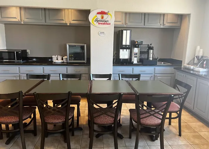 Super 8 By Wyndham Baytown I-10