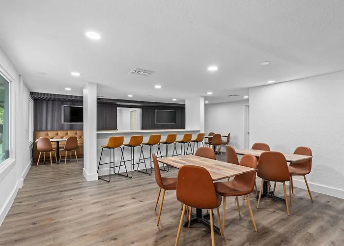 Super 8 By Wyndham Kissimmee-Orlando