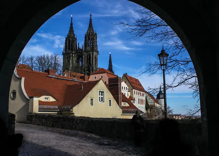 West Hotel An Der Saechsischen Weinstrasse