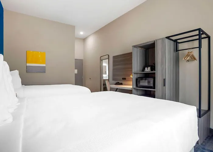 Comfort Inn & Suites Destin Near Henderson Beach