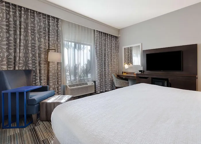Hampton Inn & Suites Tulare