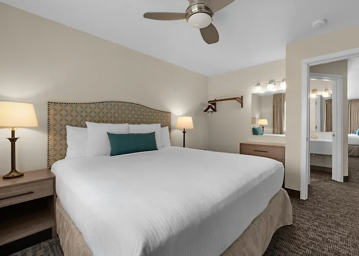 Pelican Shores Inn