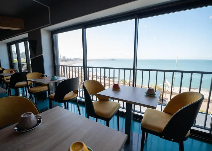 Logis Hotel - La Petite Rade