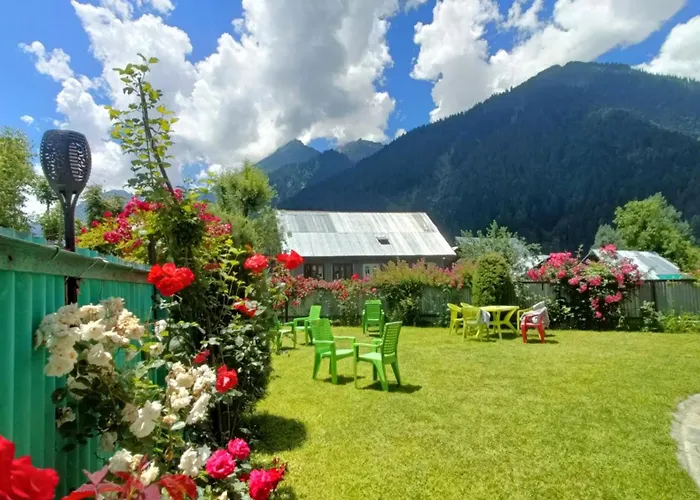 Kolahoi Heights Guest House