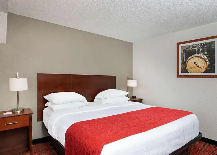 Ramada By Wyndham Bowling Green
