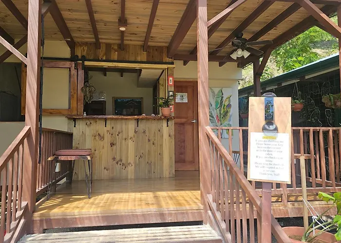 Bamboo River House And Hotel