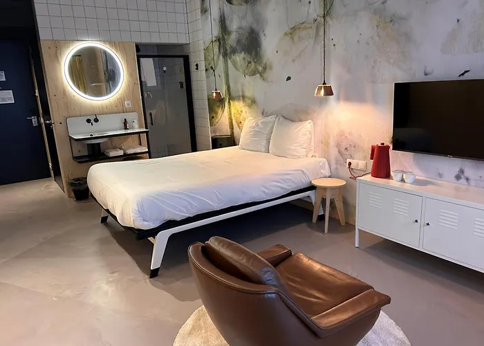 Hotel Moloko -Just A Room- Sleep&Shower-Digital Key By Sms