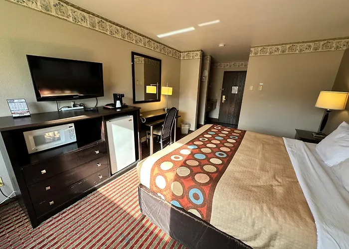 Rodeway Inn & Suites Madison East
