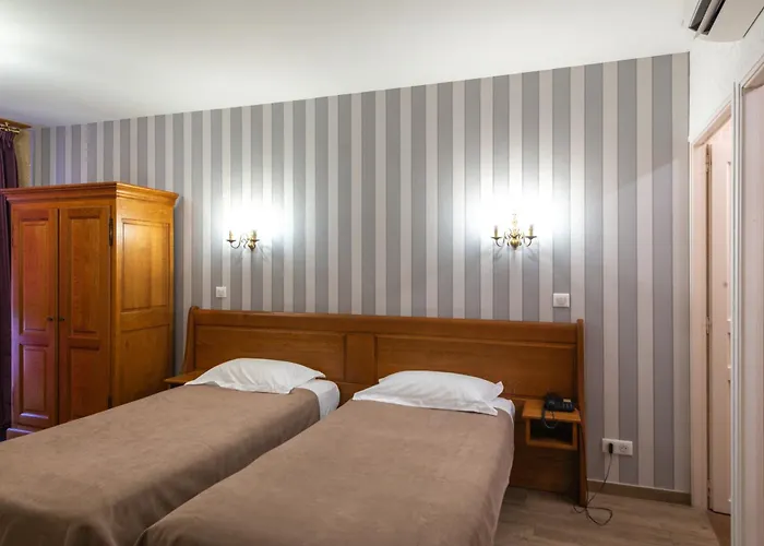 Logis Hotel De La Cloche
