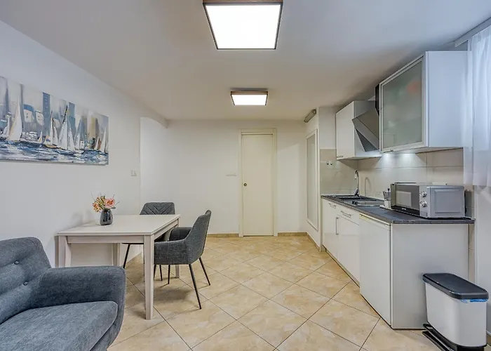 Apartments Pino