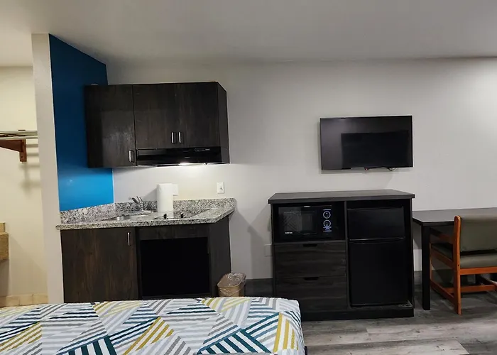 Scottish Inn & Suites