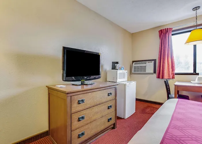 Econo Lodge Junction City I-70 Near Fort Riley
