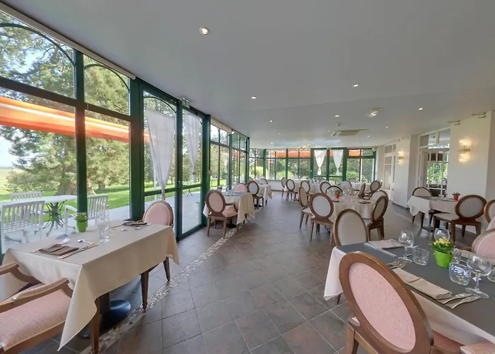 Logis - Hotel Restaurant La Sapiniere - Proche Saint Omer