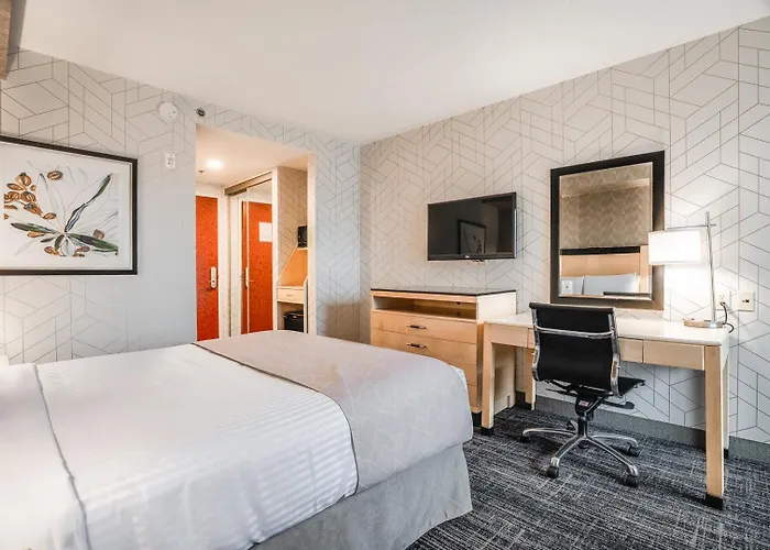 Monte Carlo Inn Barrie - Newly Renovated