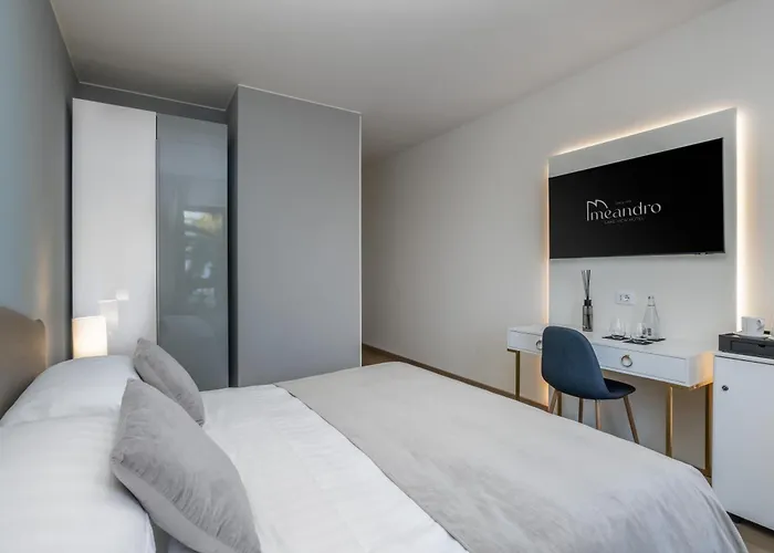 Hotel Meandro - Lake View