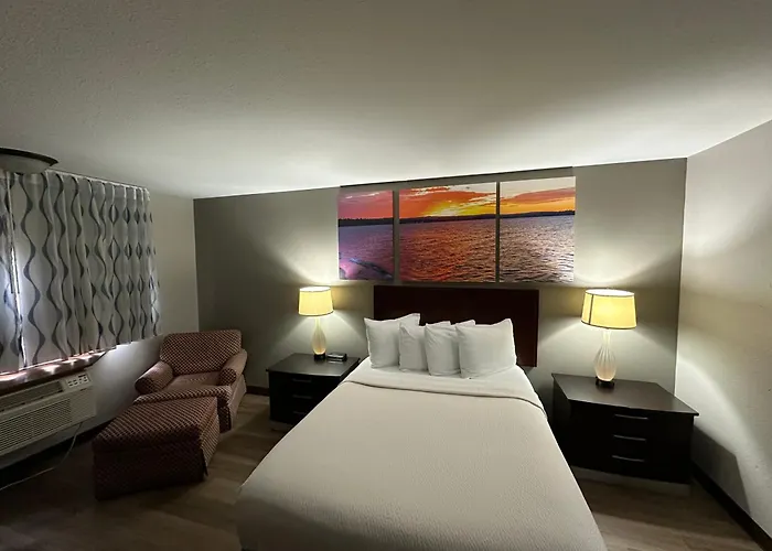 Days Inn & Suites By Wyndham Stevens Point