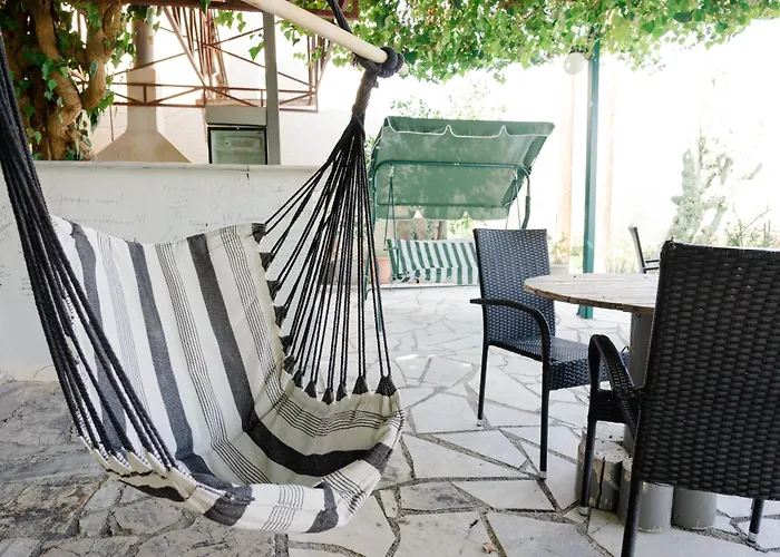 Hotel Korfos - Ξενοδοχείο Κόρφος Renovated