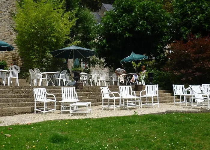 Logis Hotel Du Chateau - Combourg, Proche Saint-Malo