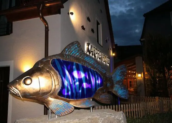 Karpfenhotel & Herrenhaus Im Gasthaus Sindel-Buckel