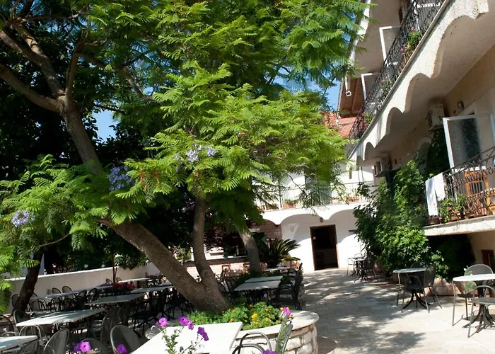 Marie Hotel