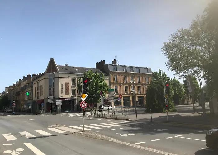 Hotel Couleurs Sud 46 Chambres Avec Ascenseur Et Bar-Restaurant Centre Ville-Gare Charleville-Mezieres