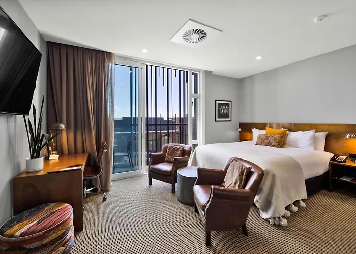 King And Queen Hotel Suites