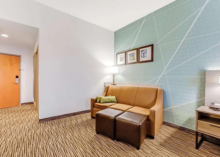 Comfort Suites Murfreesboro Shopping District