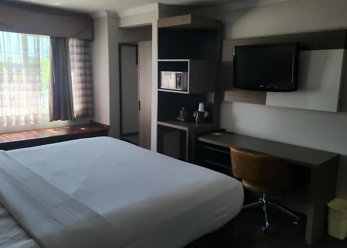 Econo Lodge Inn & Suites Santa Rosa South