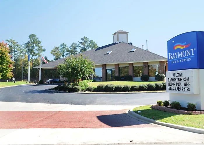 Baymont By Wyndham Lagrange Hotel