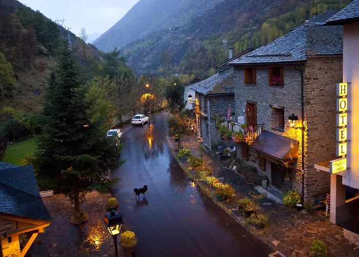 Hotel Estanys Blaus Tavascán