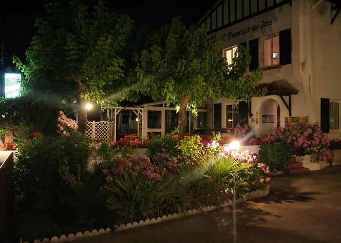 Logis Hotel Emeraude Des Bois