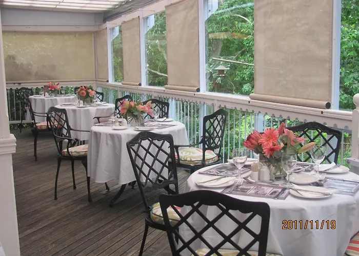 Quarry Lake Inn