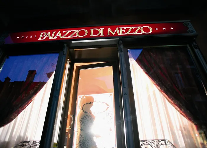 Hotel Palazzo Di Mezzo Carrù