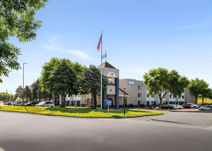 Baymont By Wyndham Shakopee Hotel