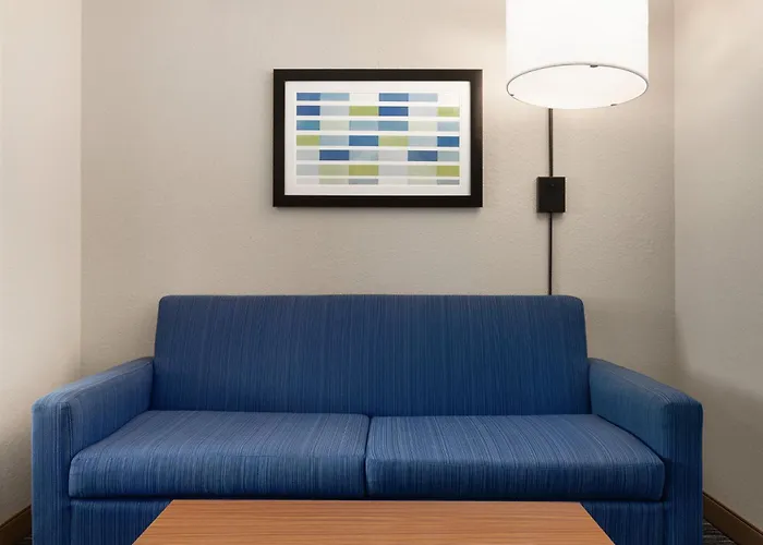 Holiday Inn Express & Suites Pembroke Pines-Sheridan St By Ihg
