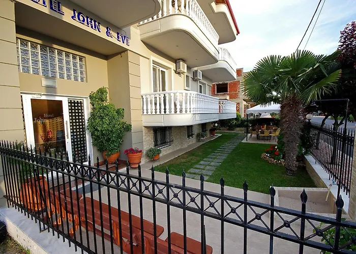 John & Eve Hotel